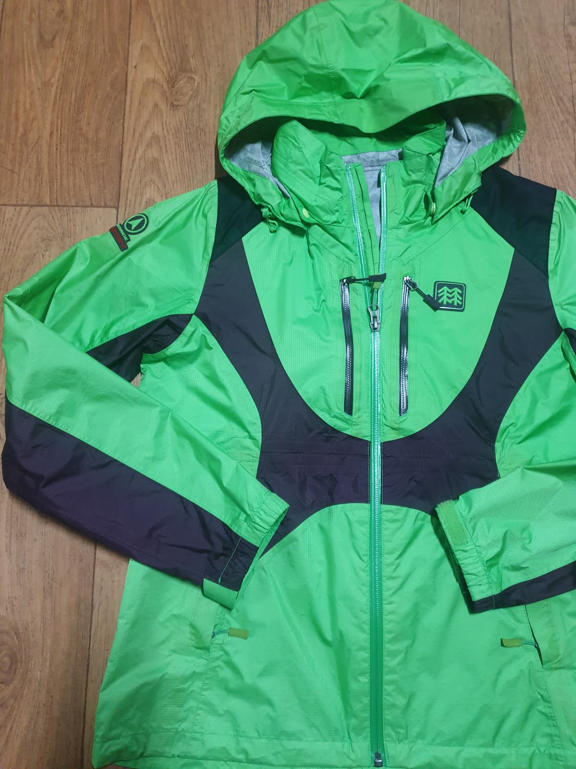 1147 코오롱 아웃도어 바람막이 95 사이즈입니다 상품이미지4