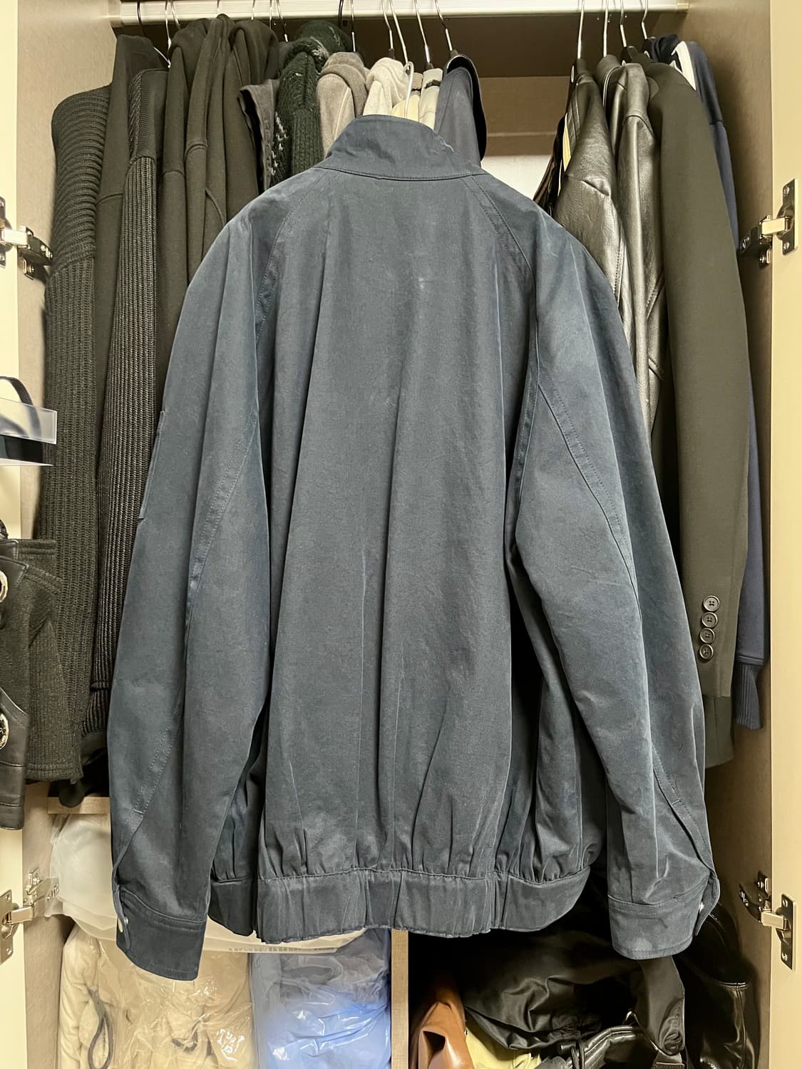 더뮤지엄비지터 LETTERING PRINTED COTTON BLOUSON 상품이미지3