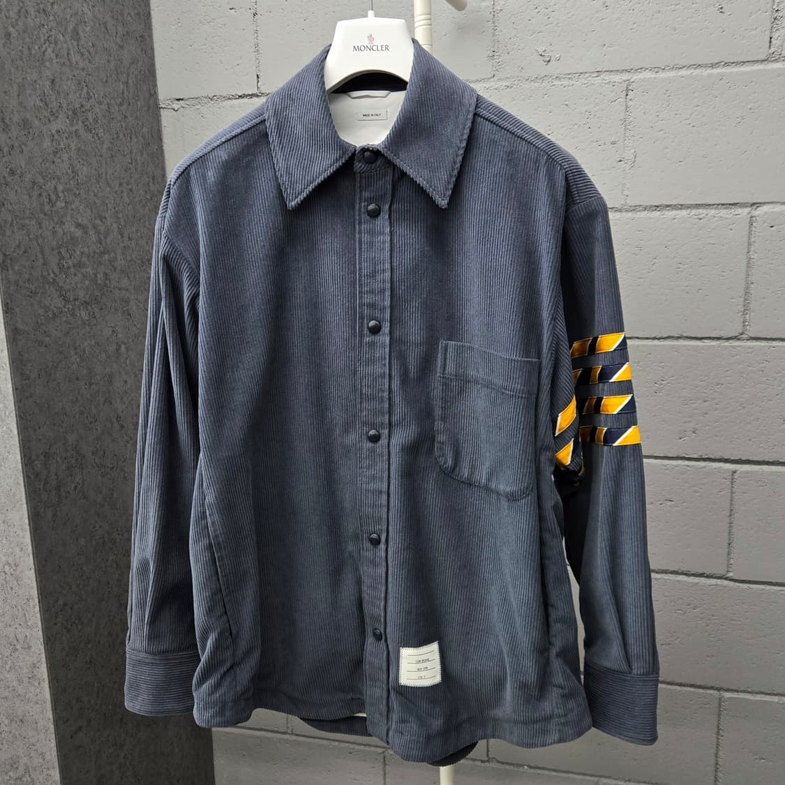 백화점판 / 톰브라운 4BAR 코듀로이 셔츠 자켓 오버핏0 상품이미지1