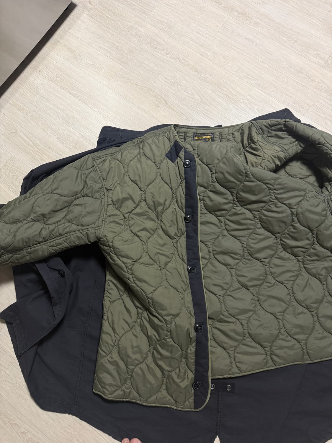 아웃스탠딩 피쉬테일 퀄팅 야상 자켓입니다. 상품이미지5