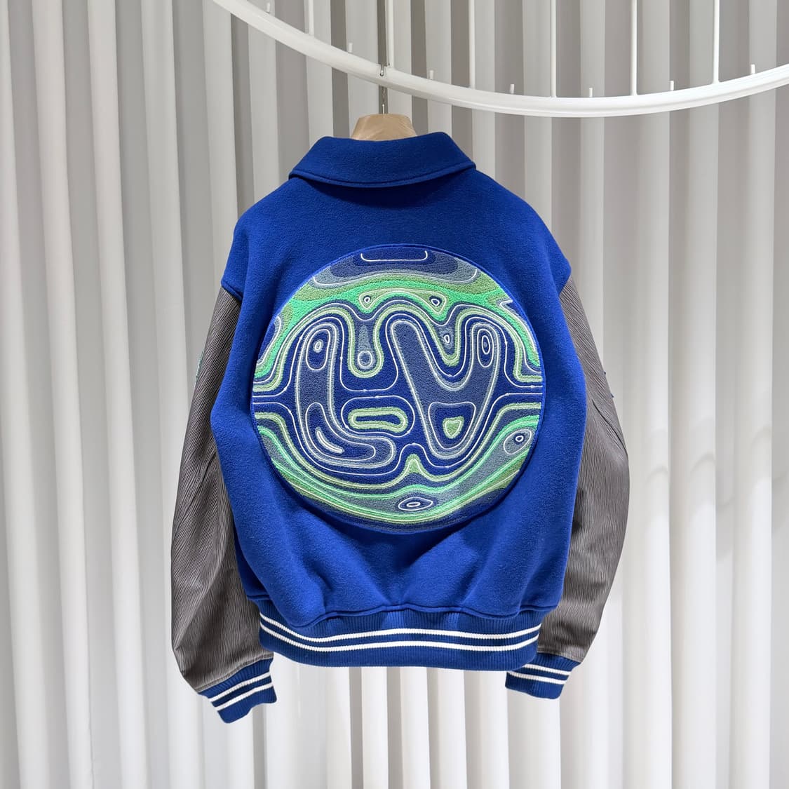 52 / 루이비통 엠브로이드 그레이 블루 블루종 바시티 상품이미지8