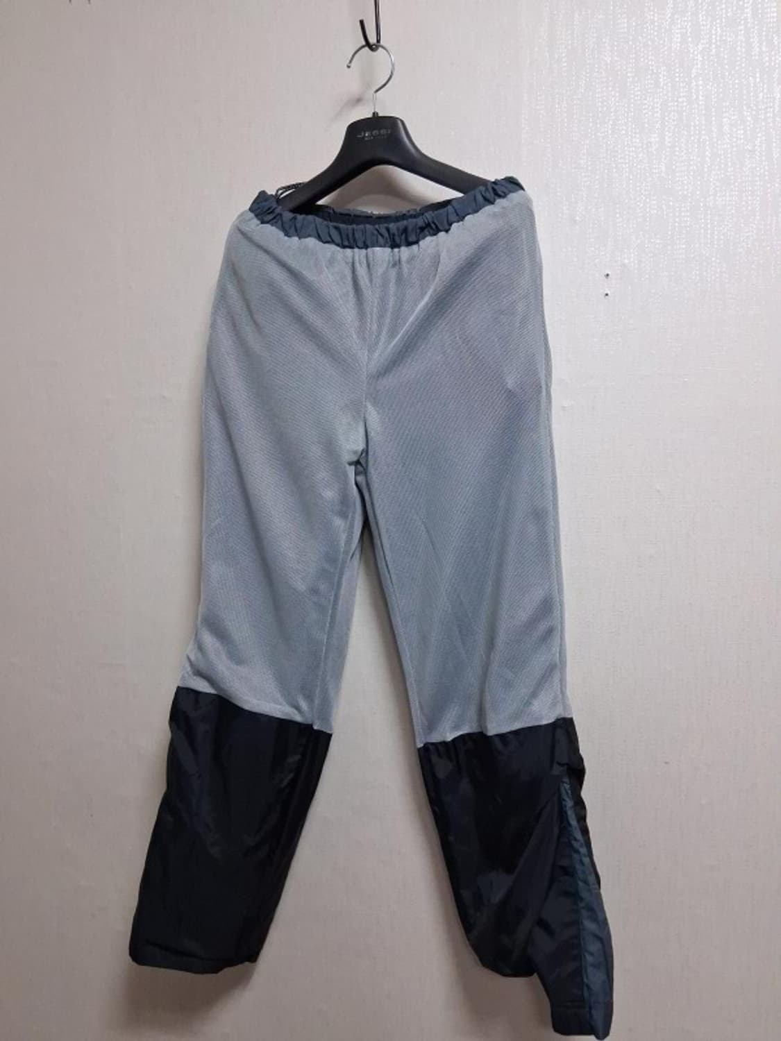 나이키  기모 바람막이트랙팬츠 27까지
일본수입빈티지
컨디션 소재재질감  상품이미지3