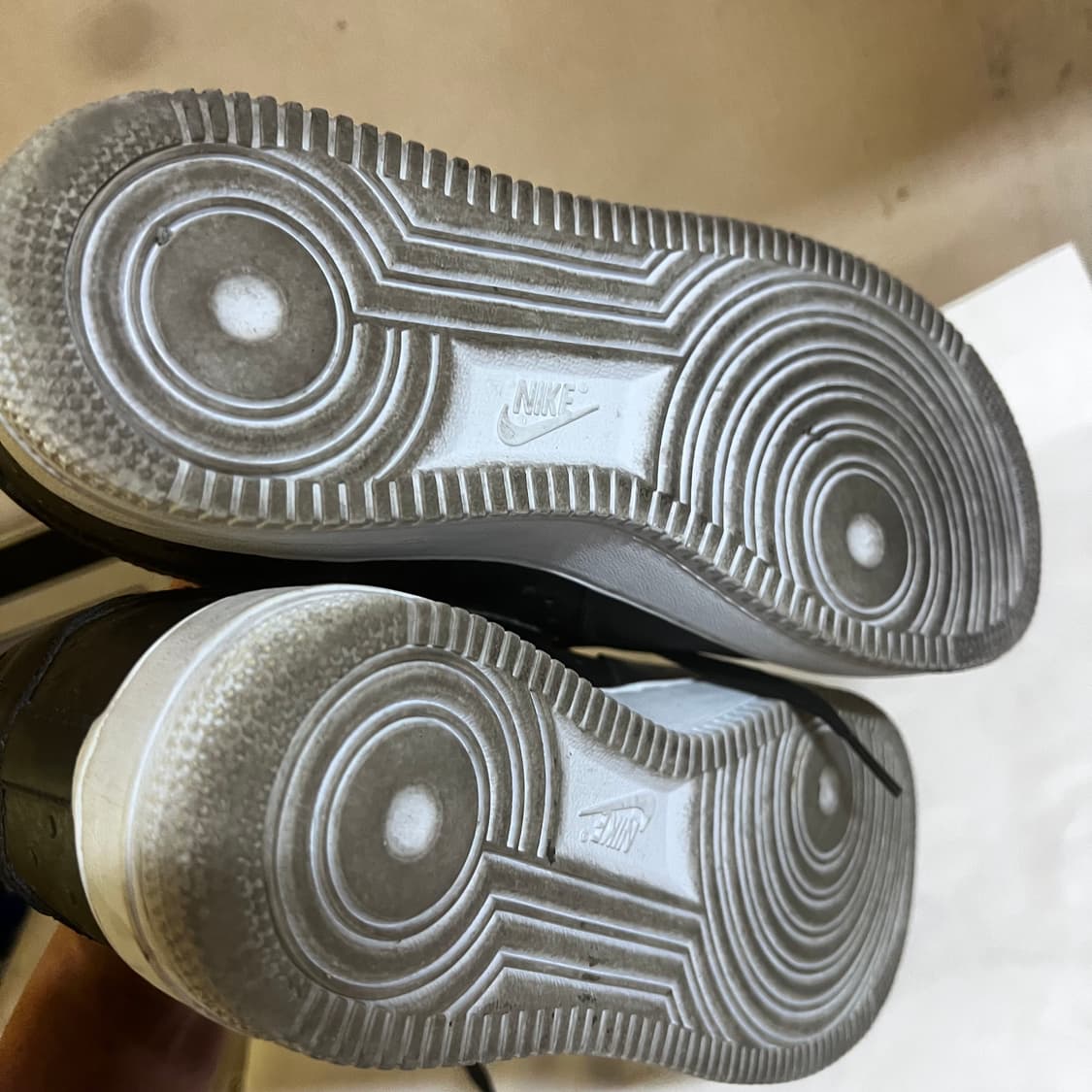 [265] 나이키 에어포스1 로우 검흰 크로커 상품이미지7