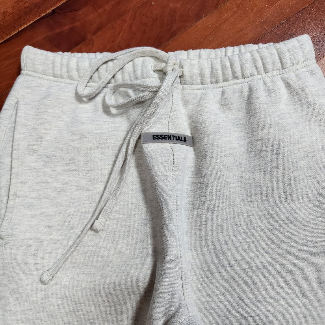 피어오브갓 에센셜 앞로고 크루넥 맨투맨 스웨트 팬츠 셋업 오트밀 상품이미지8