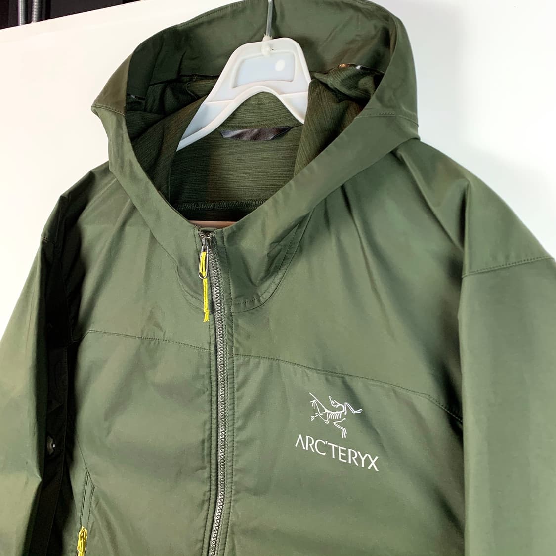 아크테릭스 텐퀼 소프트 쉘 올리브 카키 후드 자켓 상품이미지4