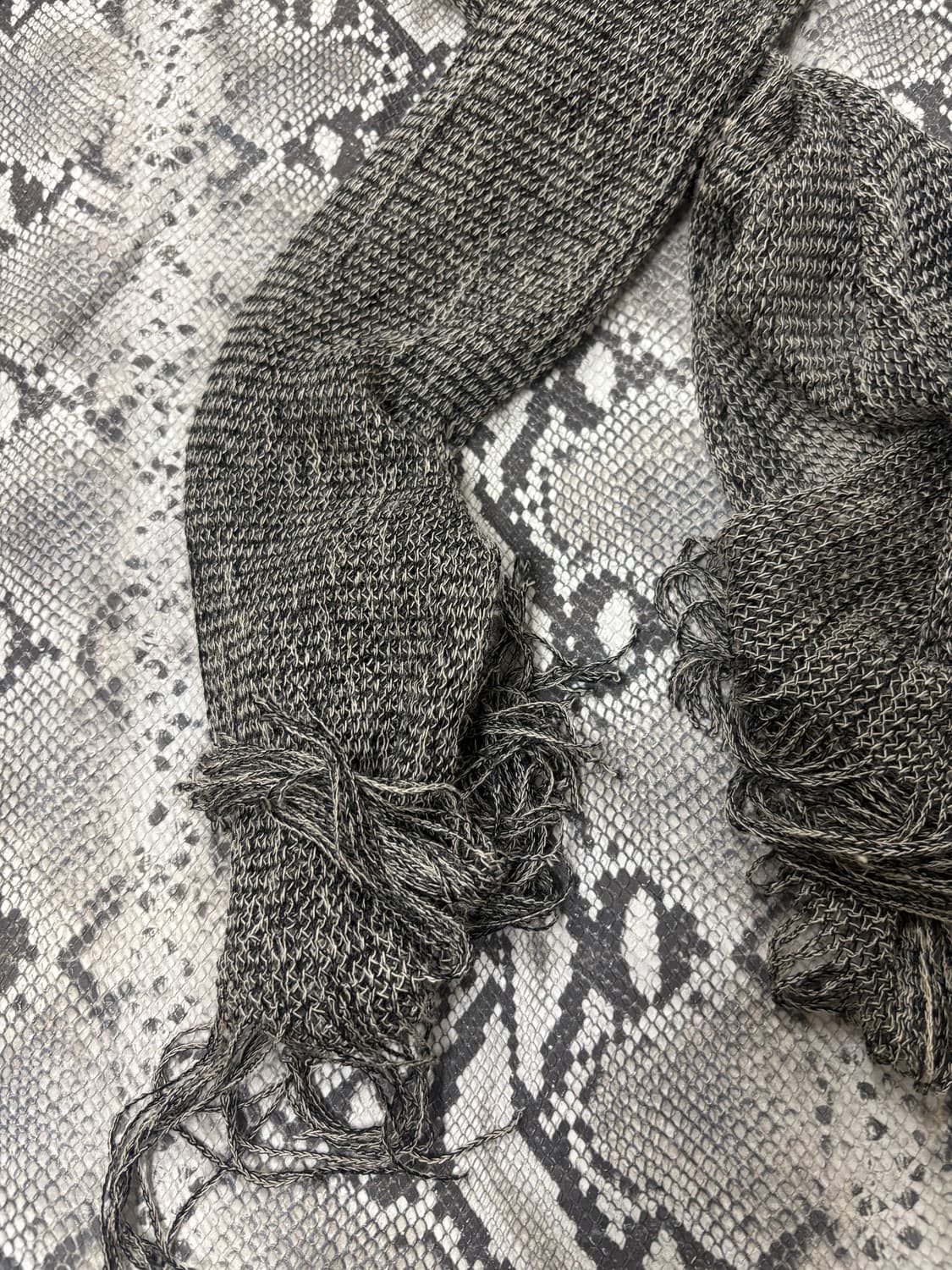 “Vintage” Grey Scarf 상품이미지4