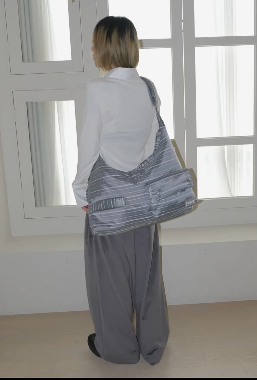 스트라이프 포켓 크로스백_그레이 상품이미지1