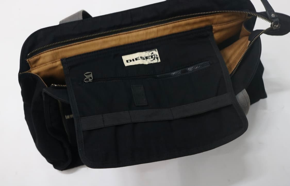 디젤 아카이브 블랙 보스턴 토트백 상품이미지5