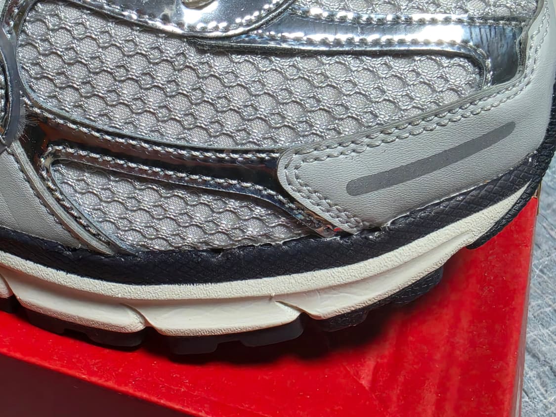 새상품 나이키 줌 보메로 5 포톤 더스트 그리드아이언 사이즈 275 좌우 상품이미지3