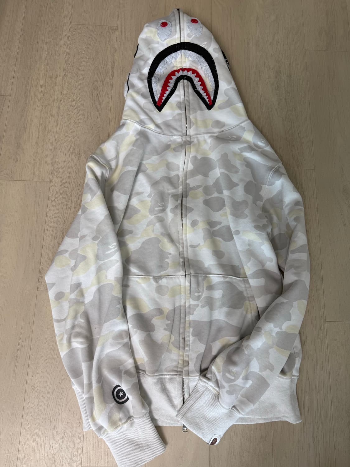 베이프 샤크후드집업 화이트 상품이미지1