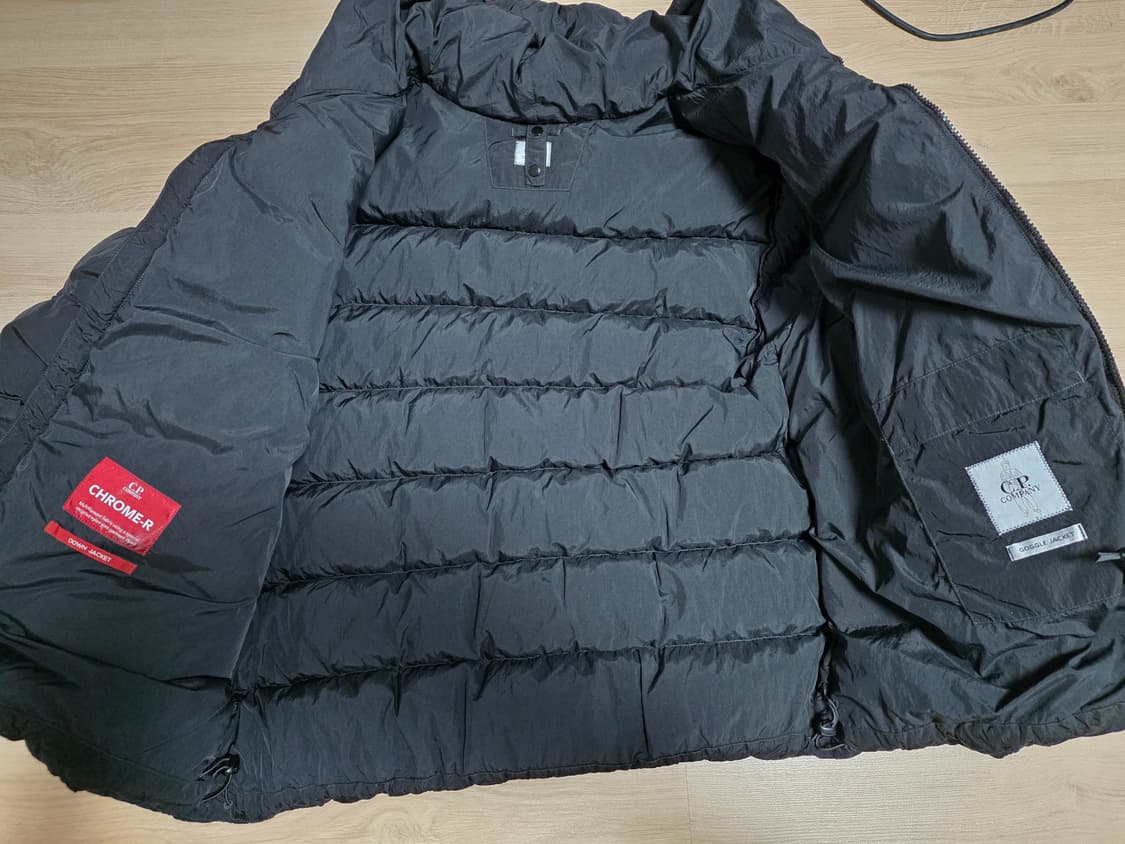 Cp컴퍼니 25fw 에코 크롬 고글 패딩 블랙 L사이즈 상품이미지3