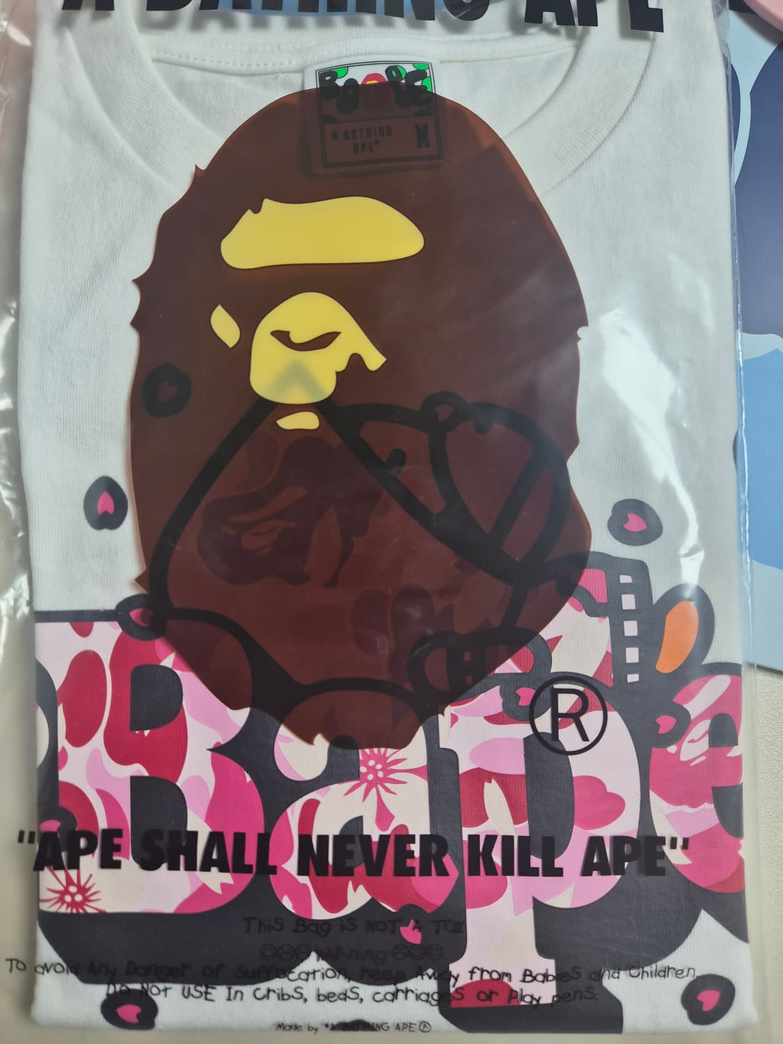 베이프 정품 M 사쿠라 카모 마일로 샤크 후드 온 베이프 티 상품이미지3