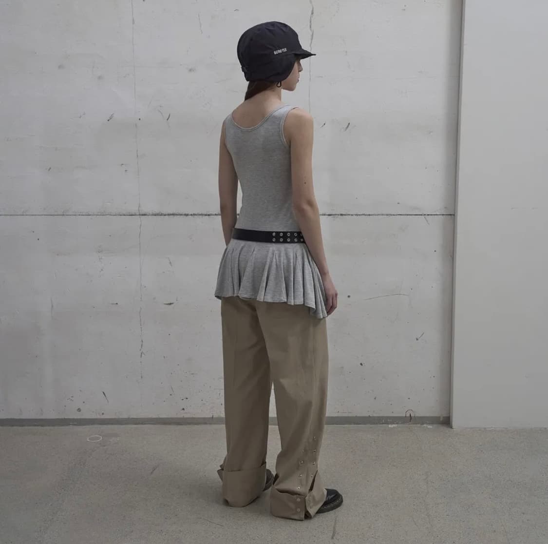 FRILL SLEEVELESS TOP (GREY) 상품이미지2