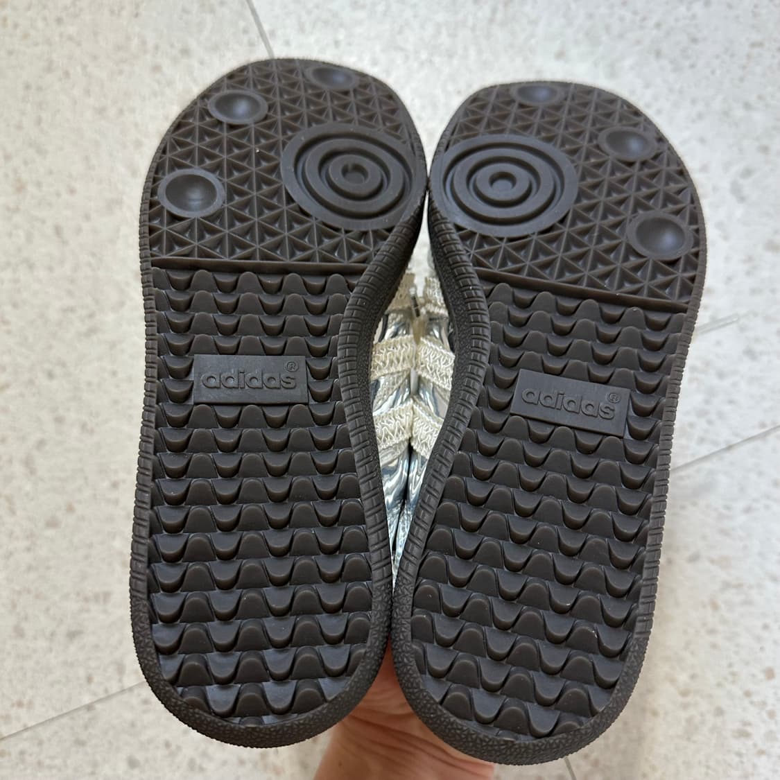 아디다스 x 웨일스 보너 삼바 실버 메탈릭 245 상품이미지7