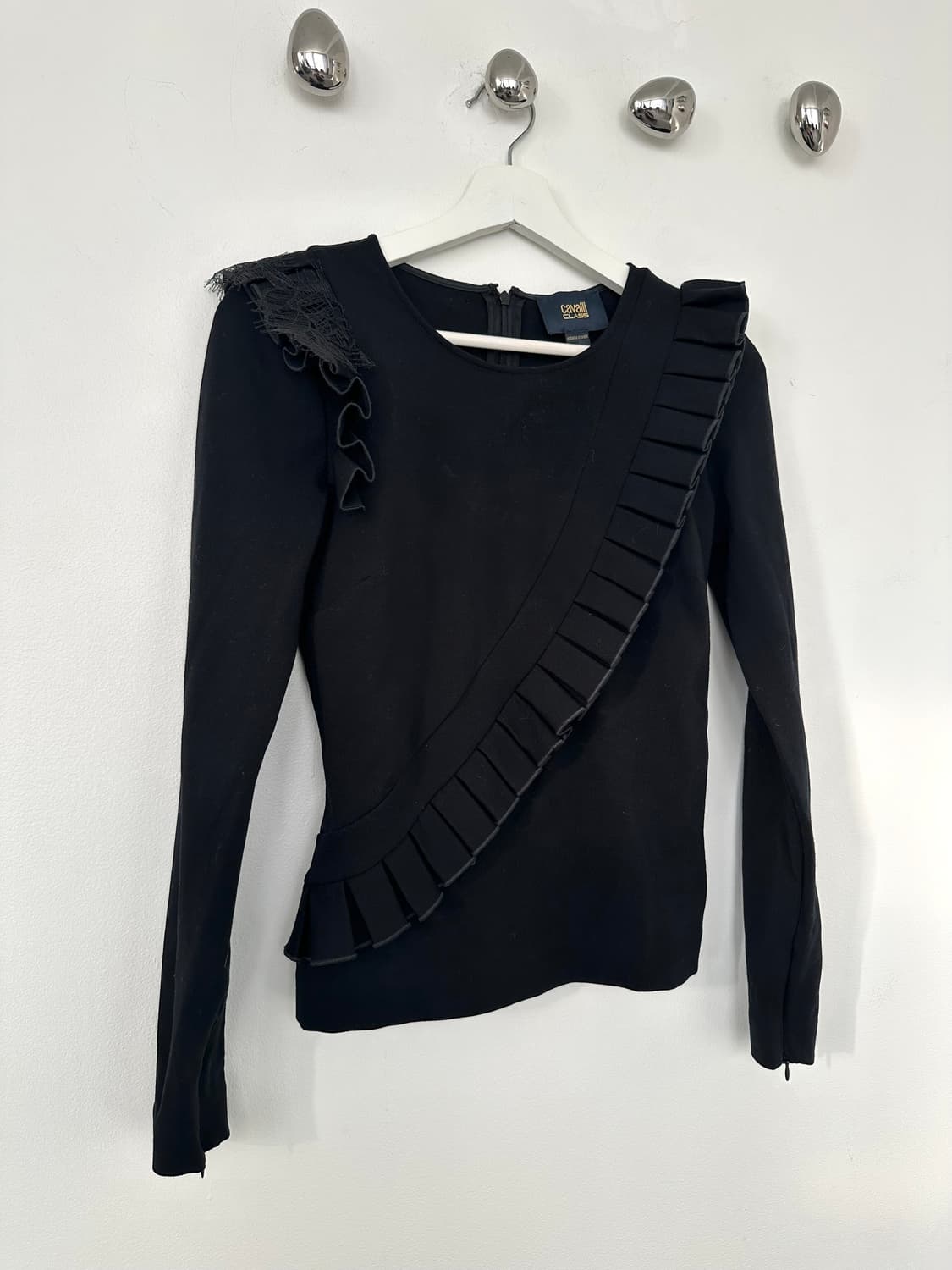 로베르토 까발리 언발 프릴 블랙 탑 상품이미지2