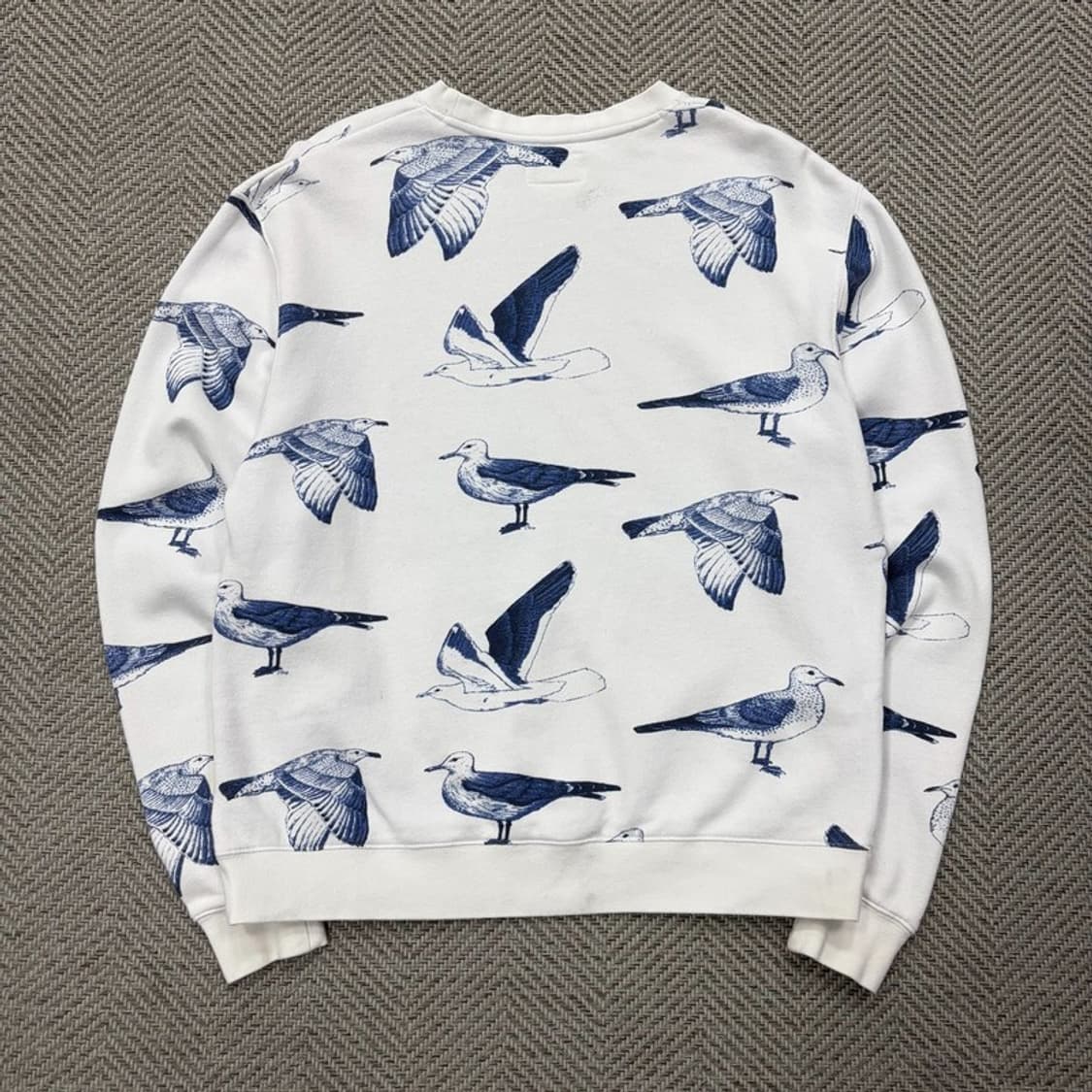 오베이 프로파간다 그래픽패턴 맨투맨 v2625 상품이미지2