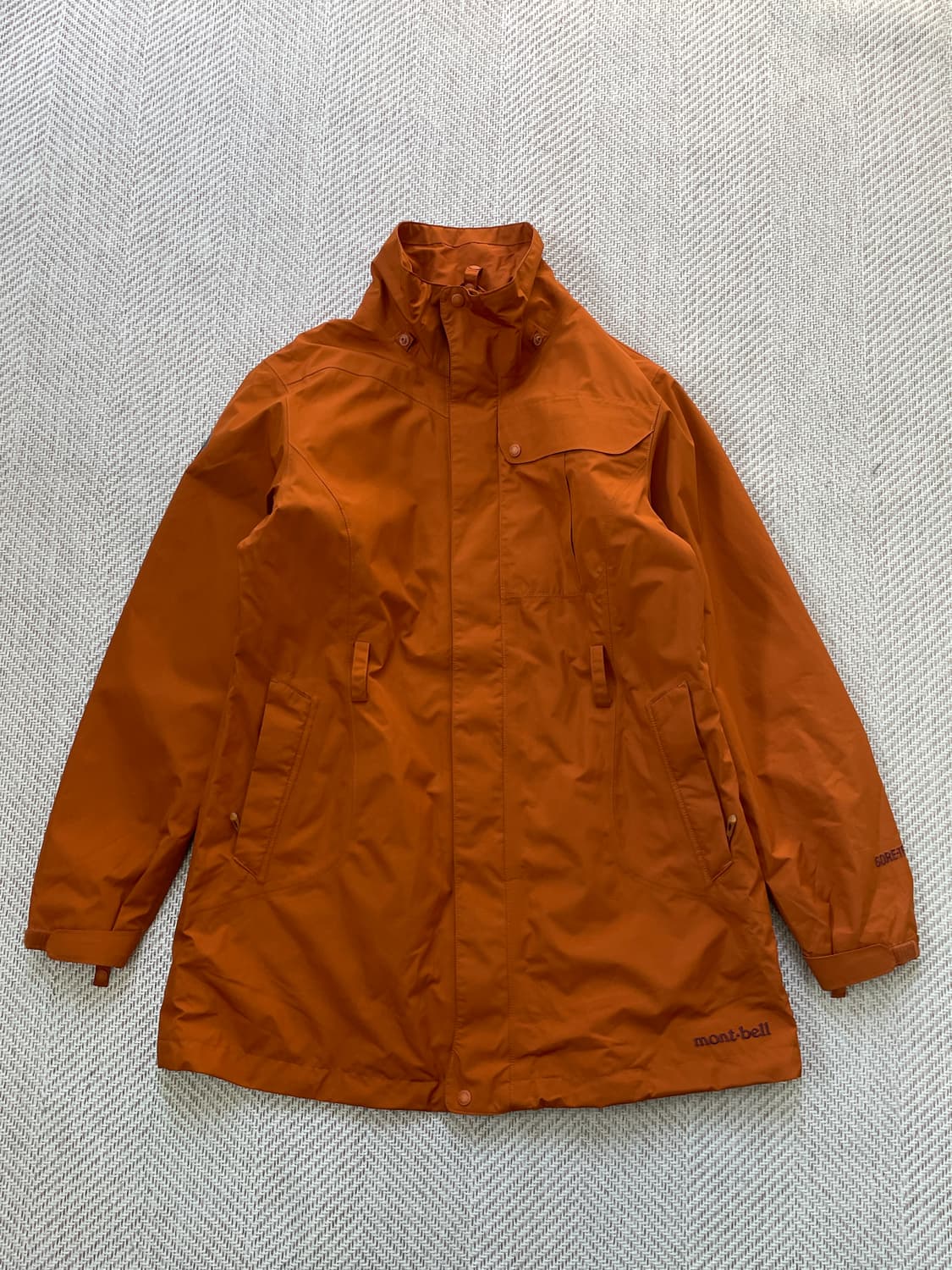 몽벨 고어텍스 테크니컬 벨티드 하드쉘 재킷 상품이미지1