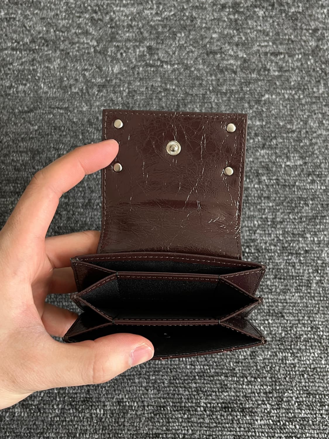 마뗑킴 퀄팅 아코디언 다크브라운 지갑 상품이미지2