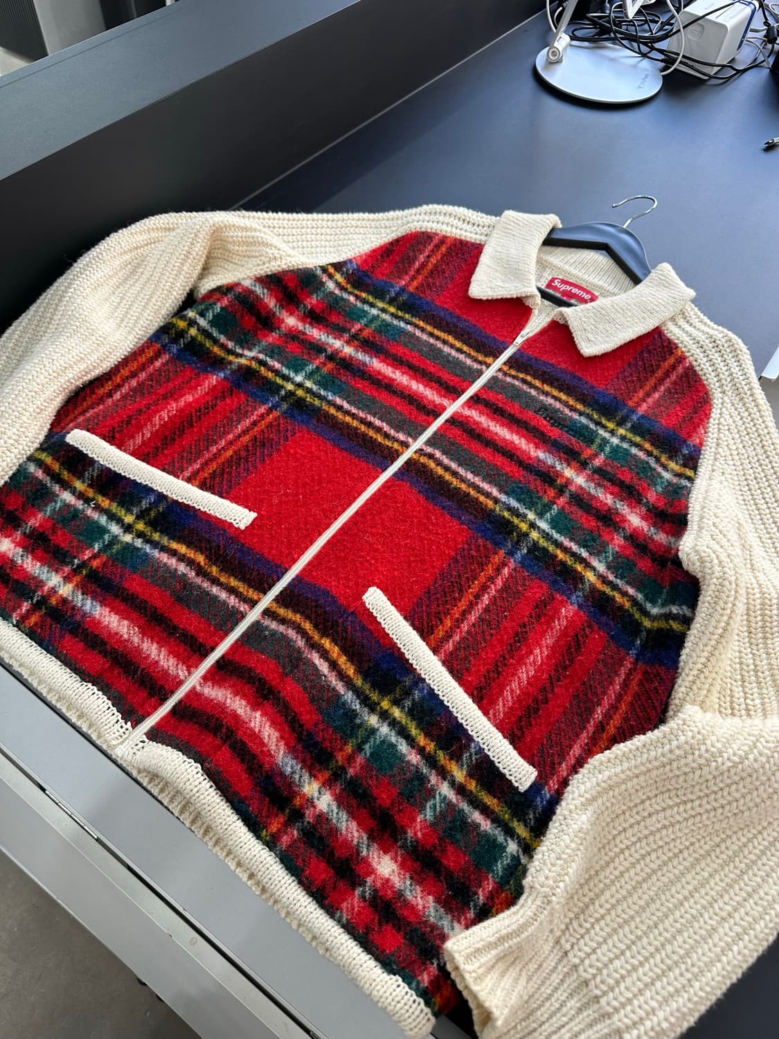 슈프림 18FW 자수로고 플레이드 프론트 스웨터집업 상품이미지5