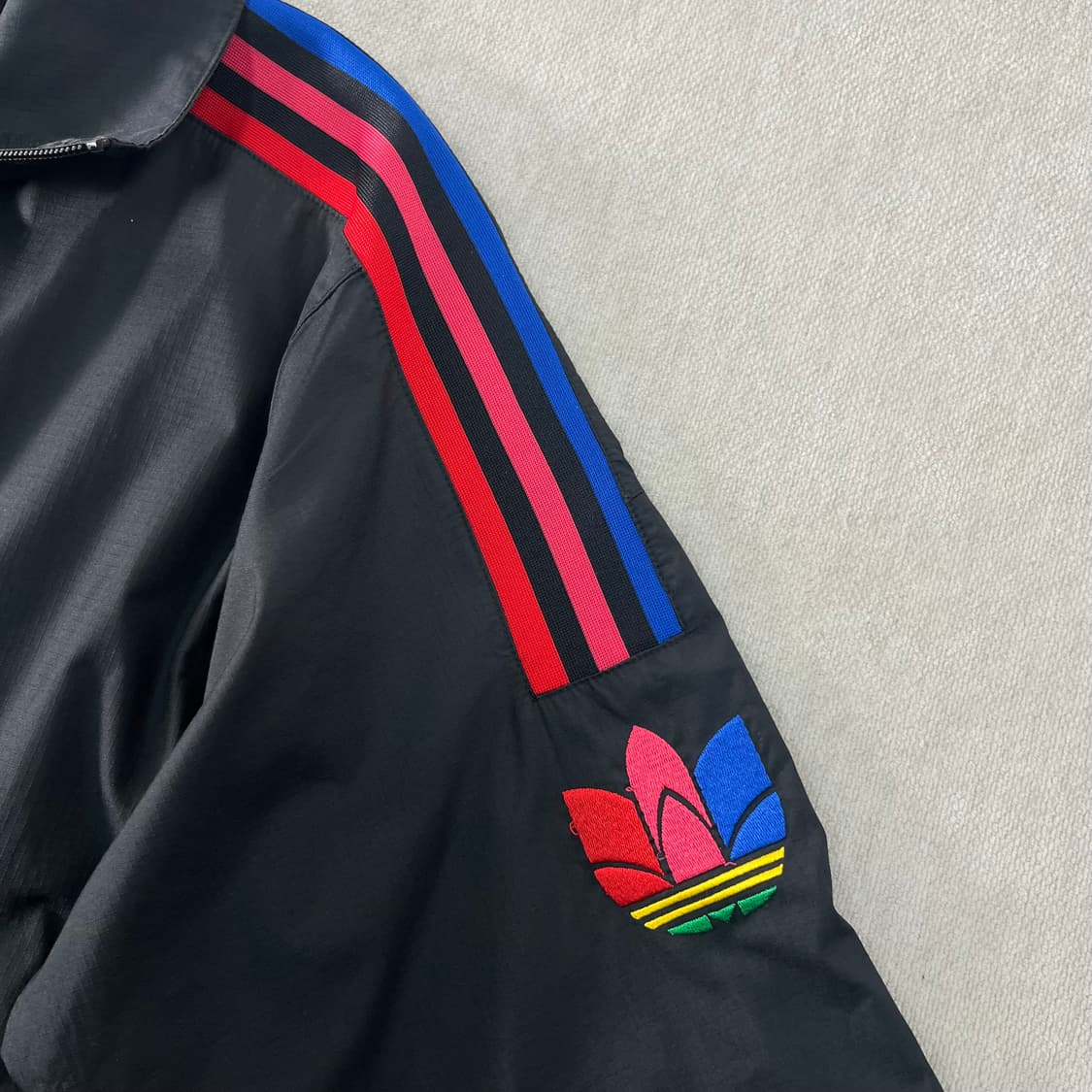 100 아디다스 신형 파이어버드 나일론 바람막이  상품이미지3