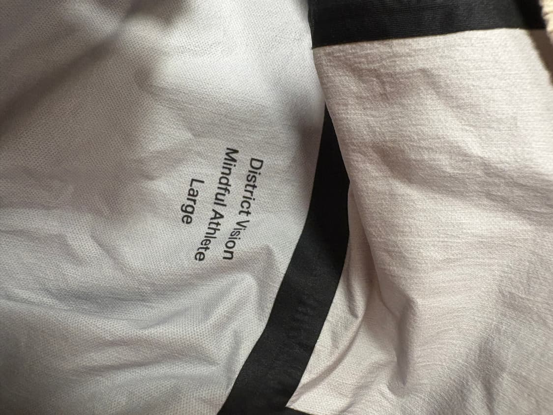 디스트릭트비전 바람막이 라지사이즈 판매합니다!! 상품이미지2