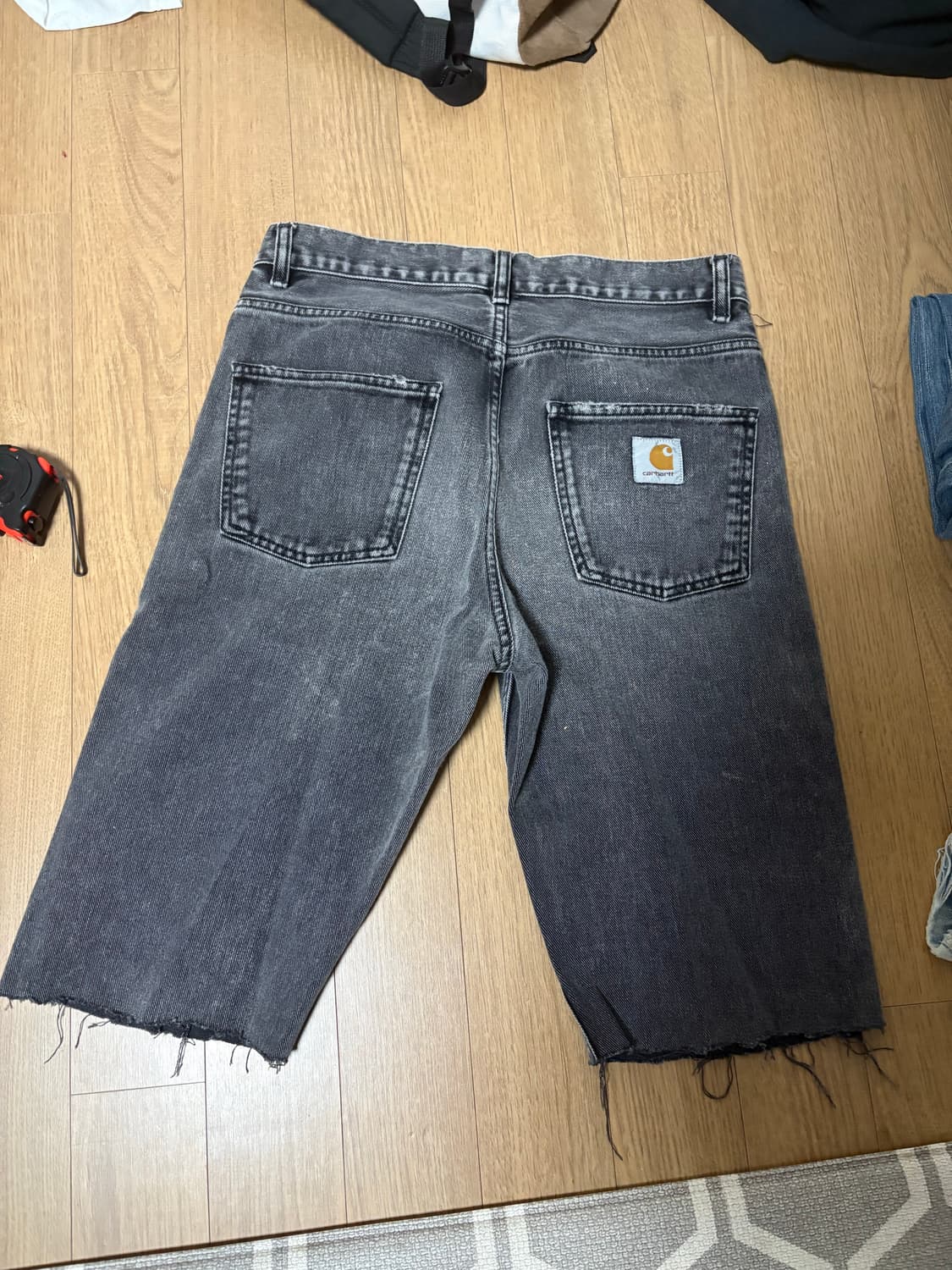 칼하트윕 컷오프 진 쇼츠 상품이미지1