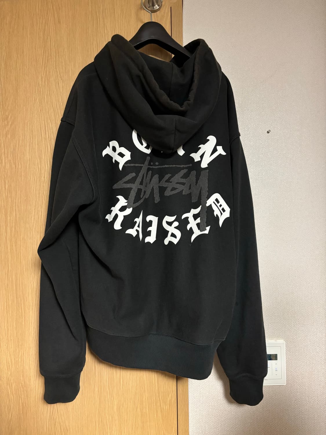 스투시 x 본앤레이즈드 로고 후드 집업 상품이미지3