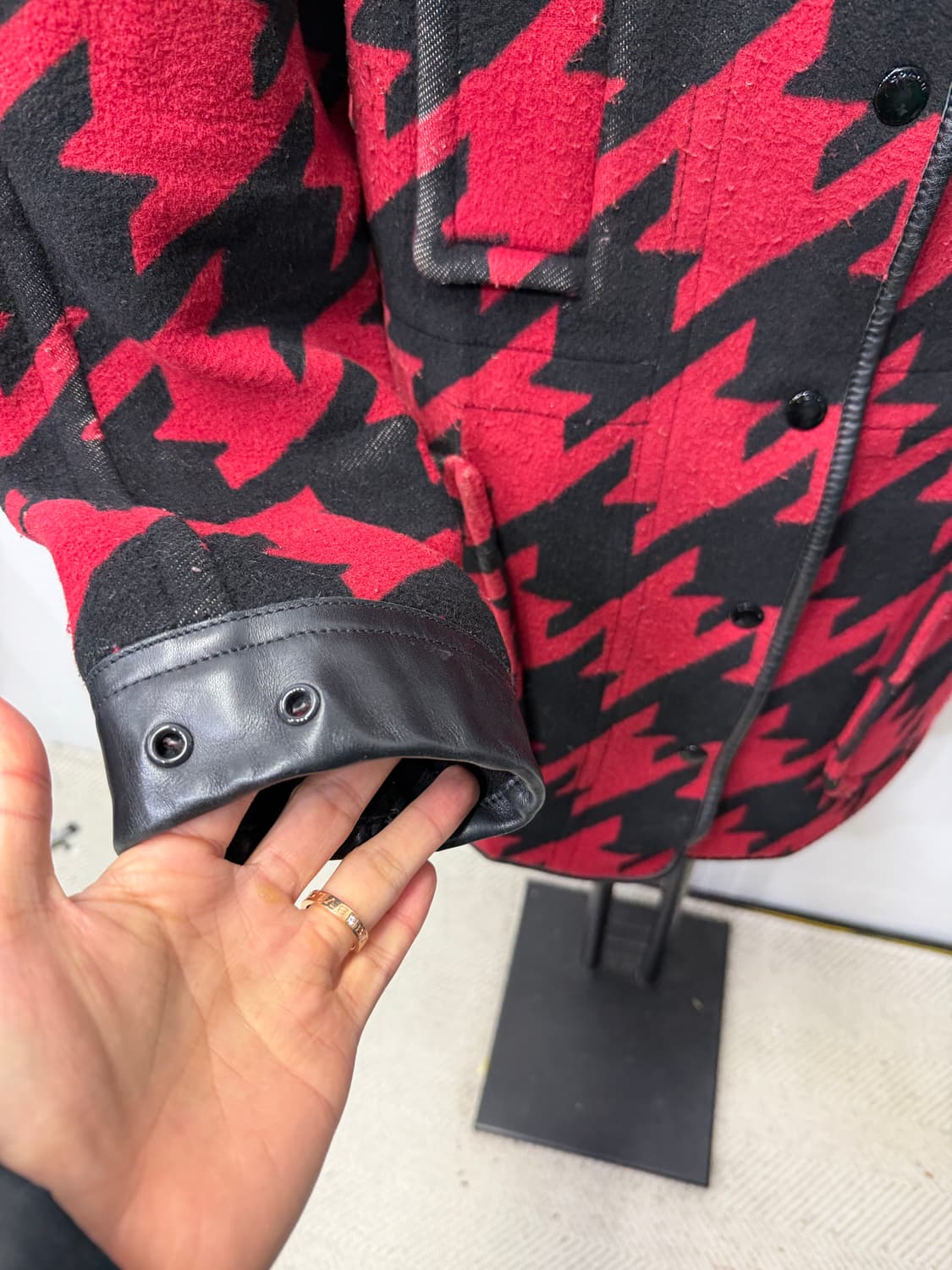 정품) COACH 코치 레드 블랙 하운드투스 체크 코트 M 상품이미지2