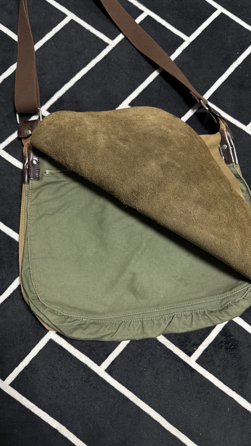 리얼 스웨이드 크로스백 상품이미지2