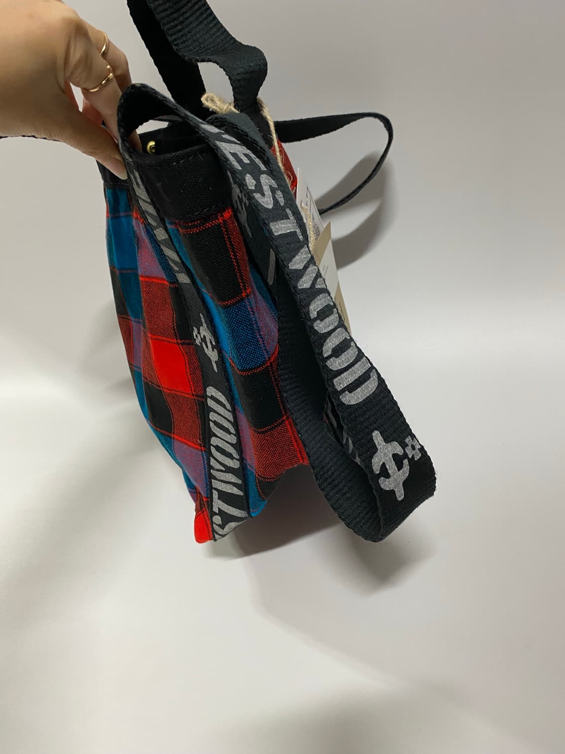 비비안 웨스트우드 스위치 러너 홀달 캔버스 호보백 상품이미지4