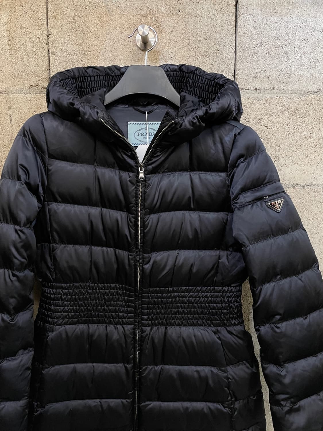 프라다 삼각 로고 피우미노 밴딩 롱 패딩  상품이미지1