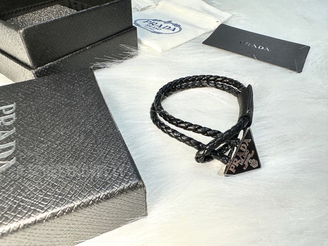 프라다 가죽 팔찌 블랙 풀박스 상품이미지10