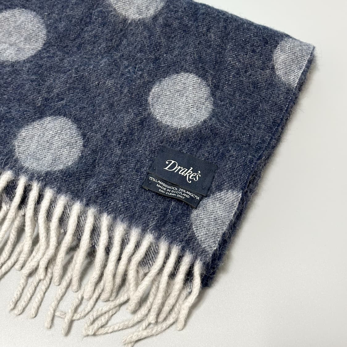 [Drakes] 드레익스 네이비&그레이 도트 머플러 상품이미지3