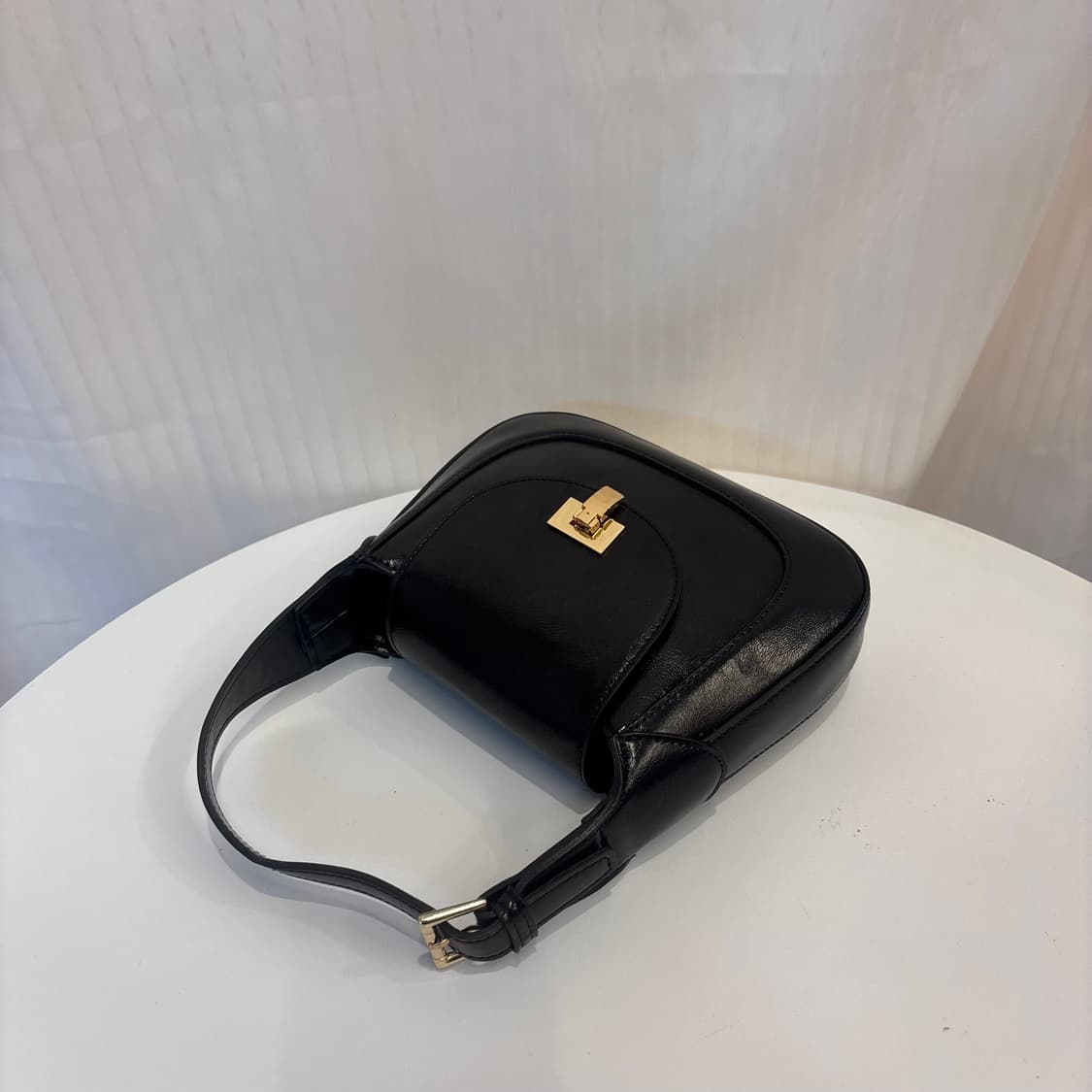 정품 Ovhee 오브히 보떼 크링클드 미니백     상품이미지6