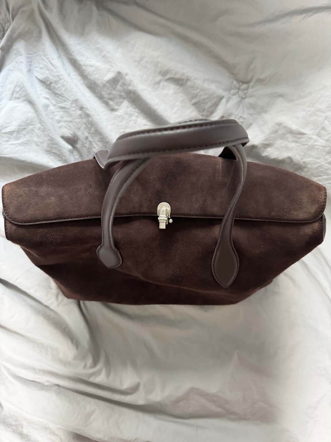 루에브르 24fw 클레 누보 토트백 라지 브라운 스웨이드 상품이미지2