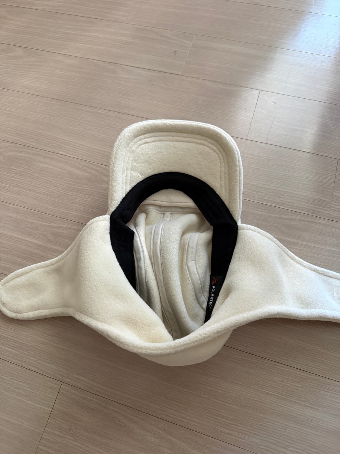 슈프림 이어플랩 폴라텍 21FW 크림 색상 상품이미지2