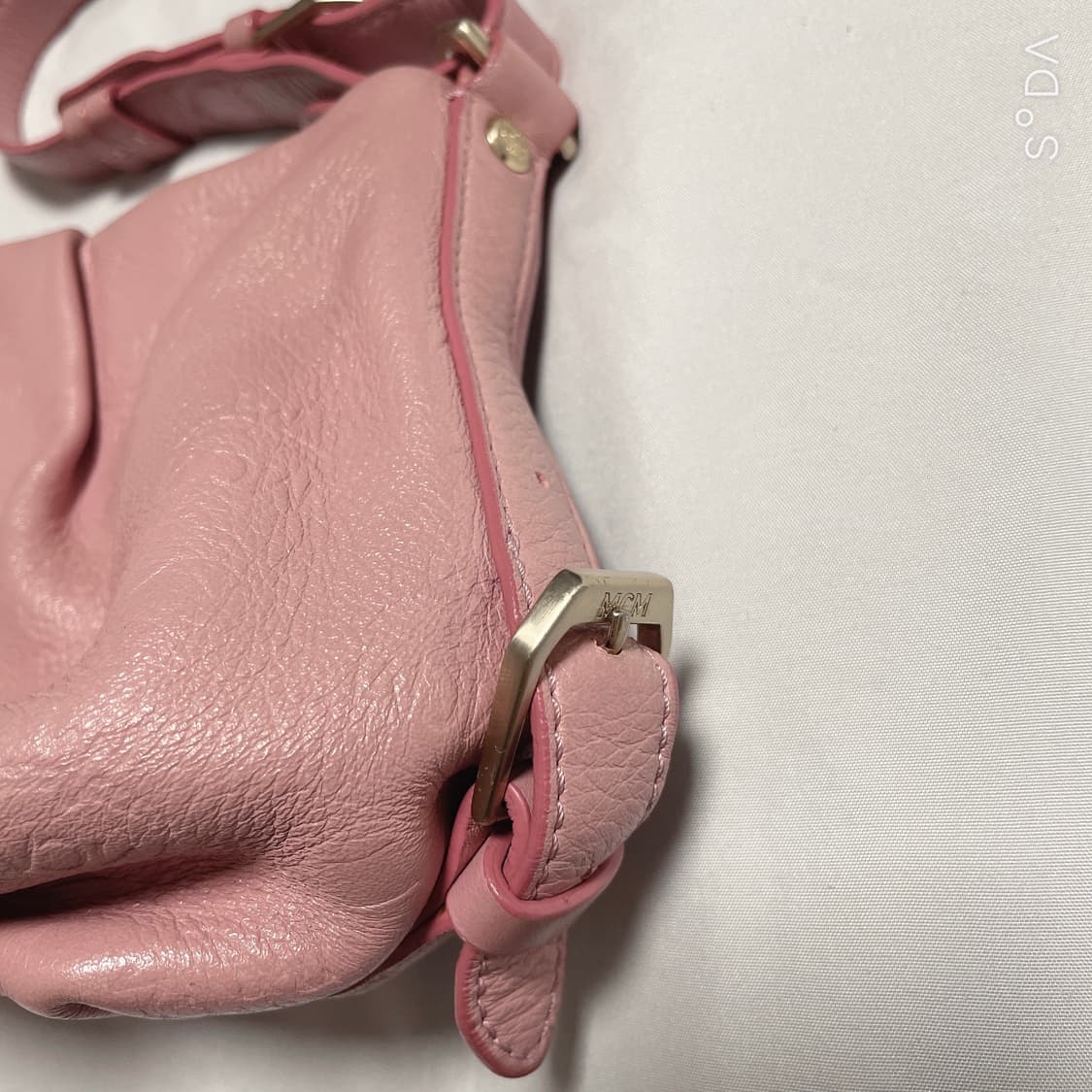MCM 핑크 크로스백 상품이미지3
