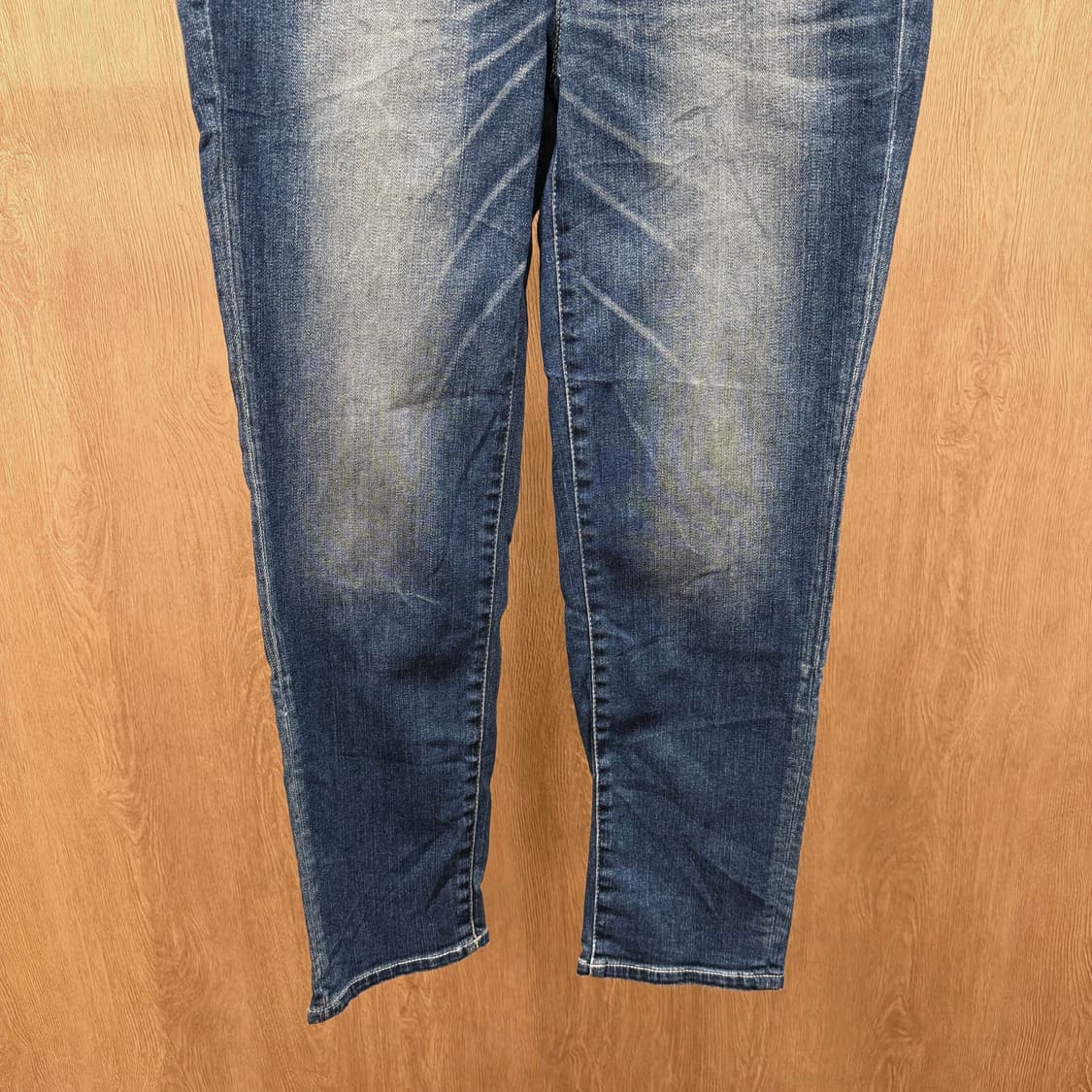 버버리 데님 팬츠 캣워싱 페이딩 버튼 탭 디테일 슬림 페이퍼드핏 중청 상품이미지5