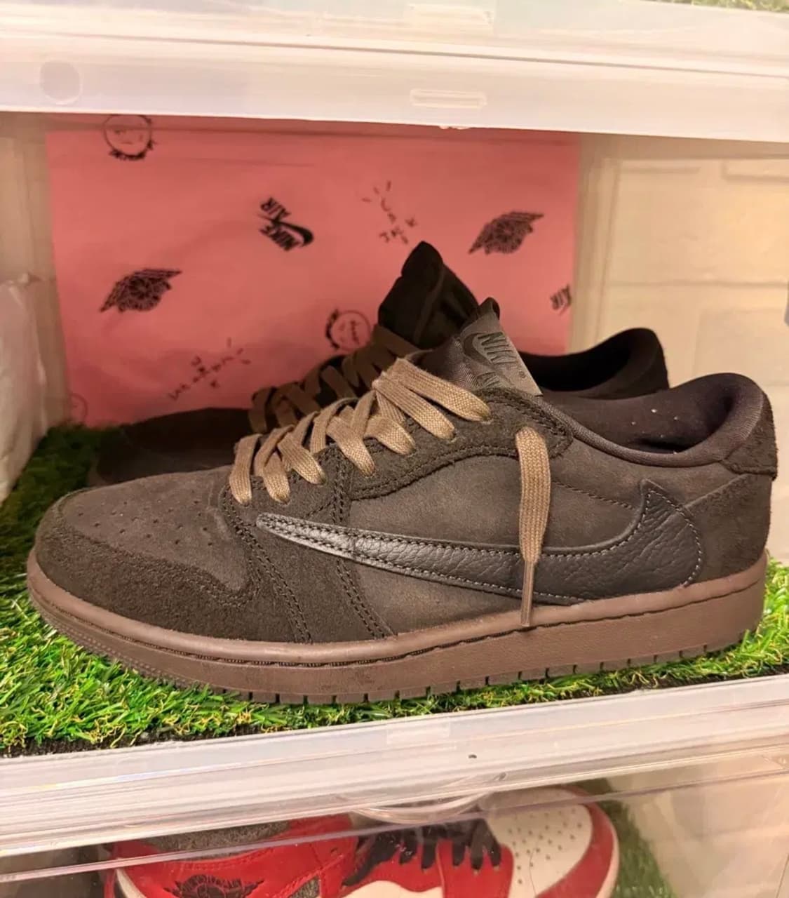 나이키 트레비스스캇 에어조던 1 벨벳브라운 상품이미지1