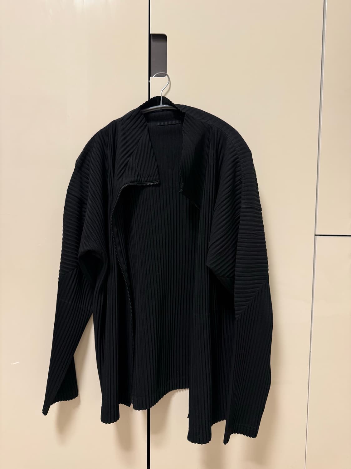 옴므플리세 집업 블랙 3사이즈 상품이미지1