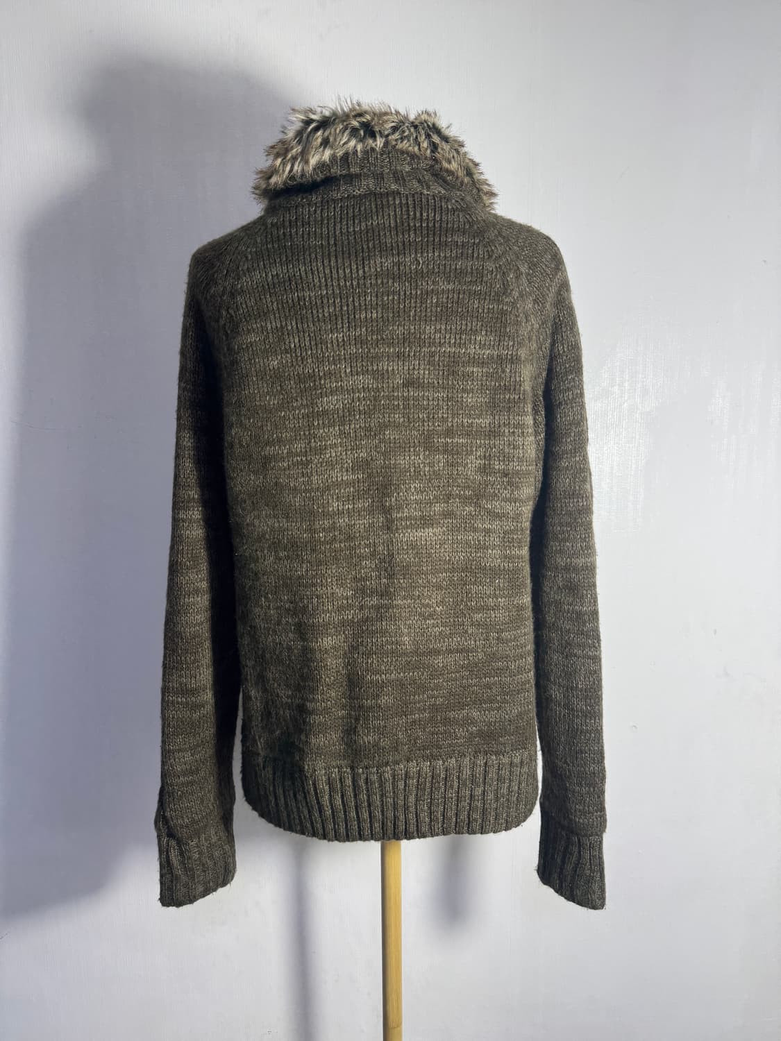 Sorridere 퍼 칼라 토글 니트집업 y2k 상품이미지4