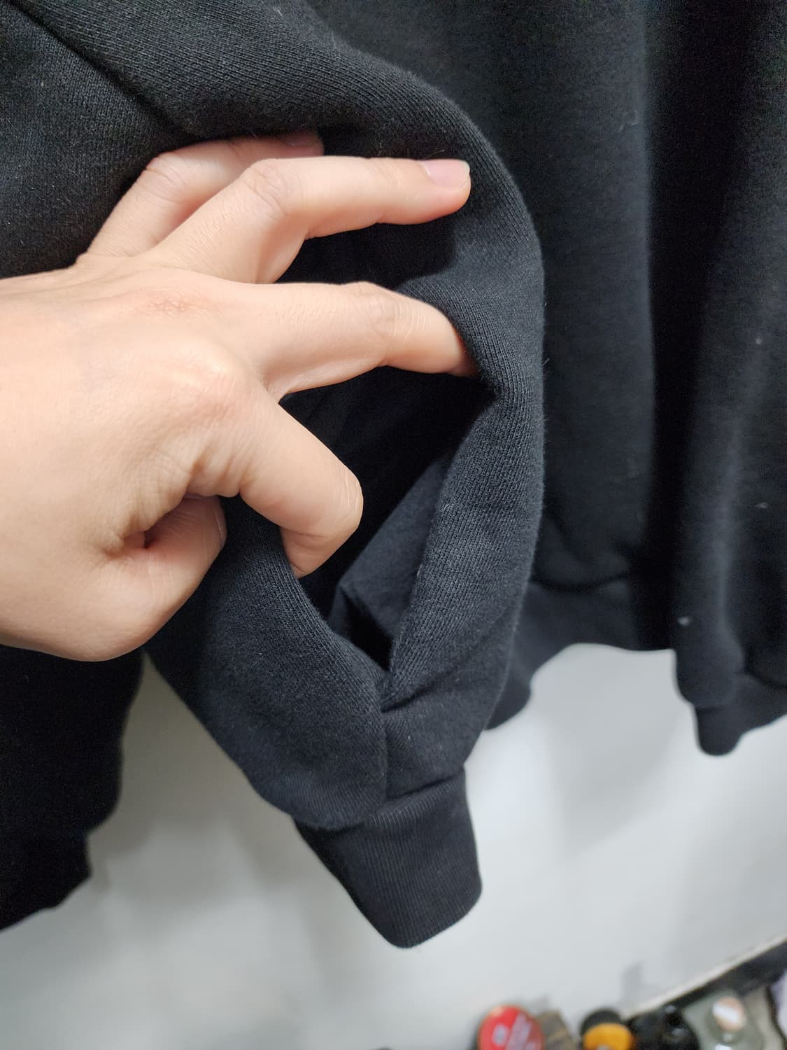 에센셜 24FW 스테이트 크루넥 맨투맨 블랙 상품이미지4