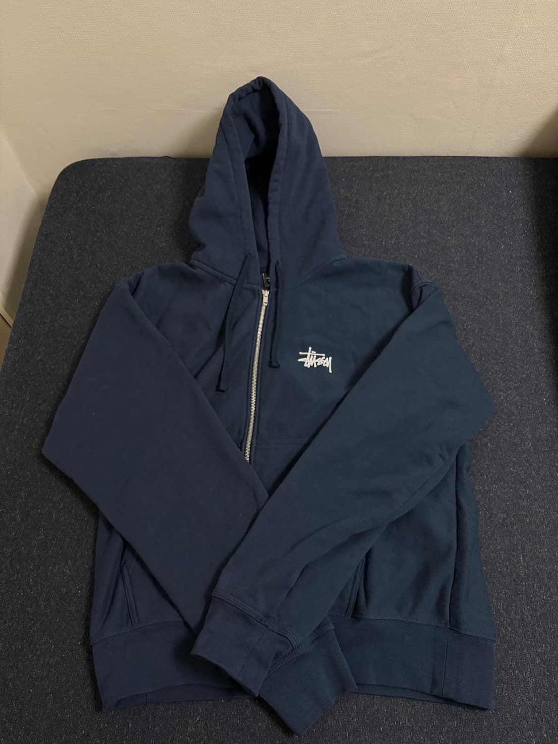 스투시 로고 네이비 후드집업 상품이미지1