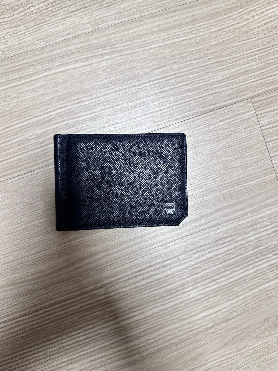 MCM 반지갑 블랙 색상 상품이미지1