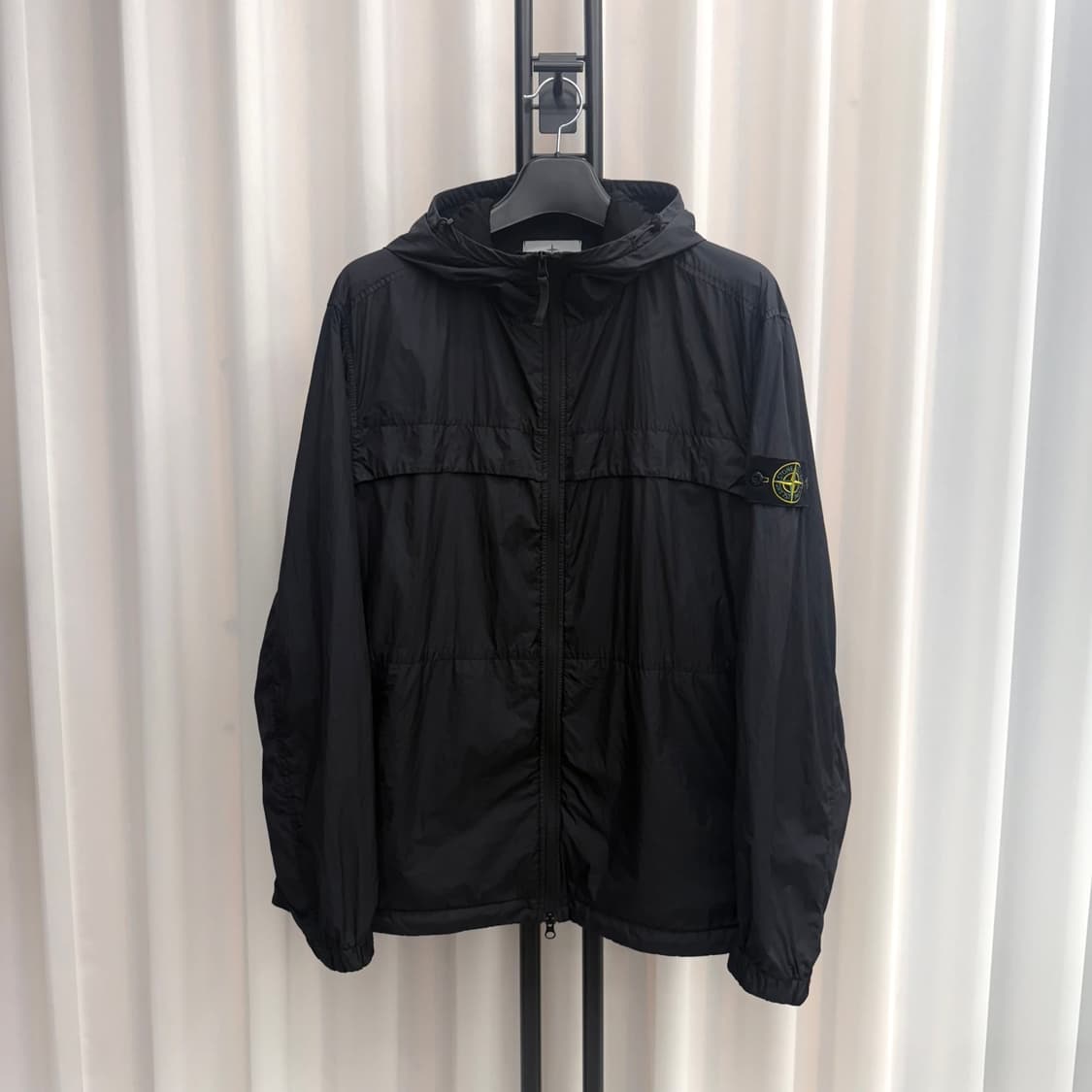 [XXL] 24SS 스톤아일랜드 크링클랩스 후드 바람막이 블랙 상품이미지1