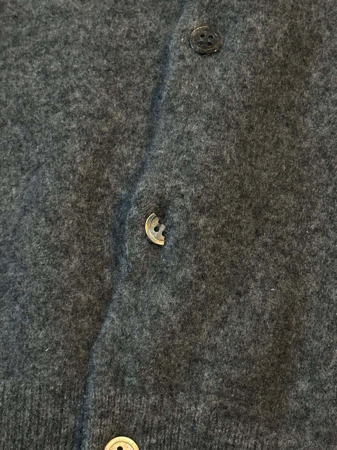 꼼데가르송 레드 하트와펜 울 가디건 그레이 상품이미지4