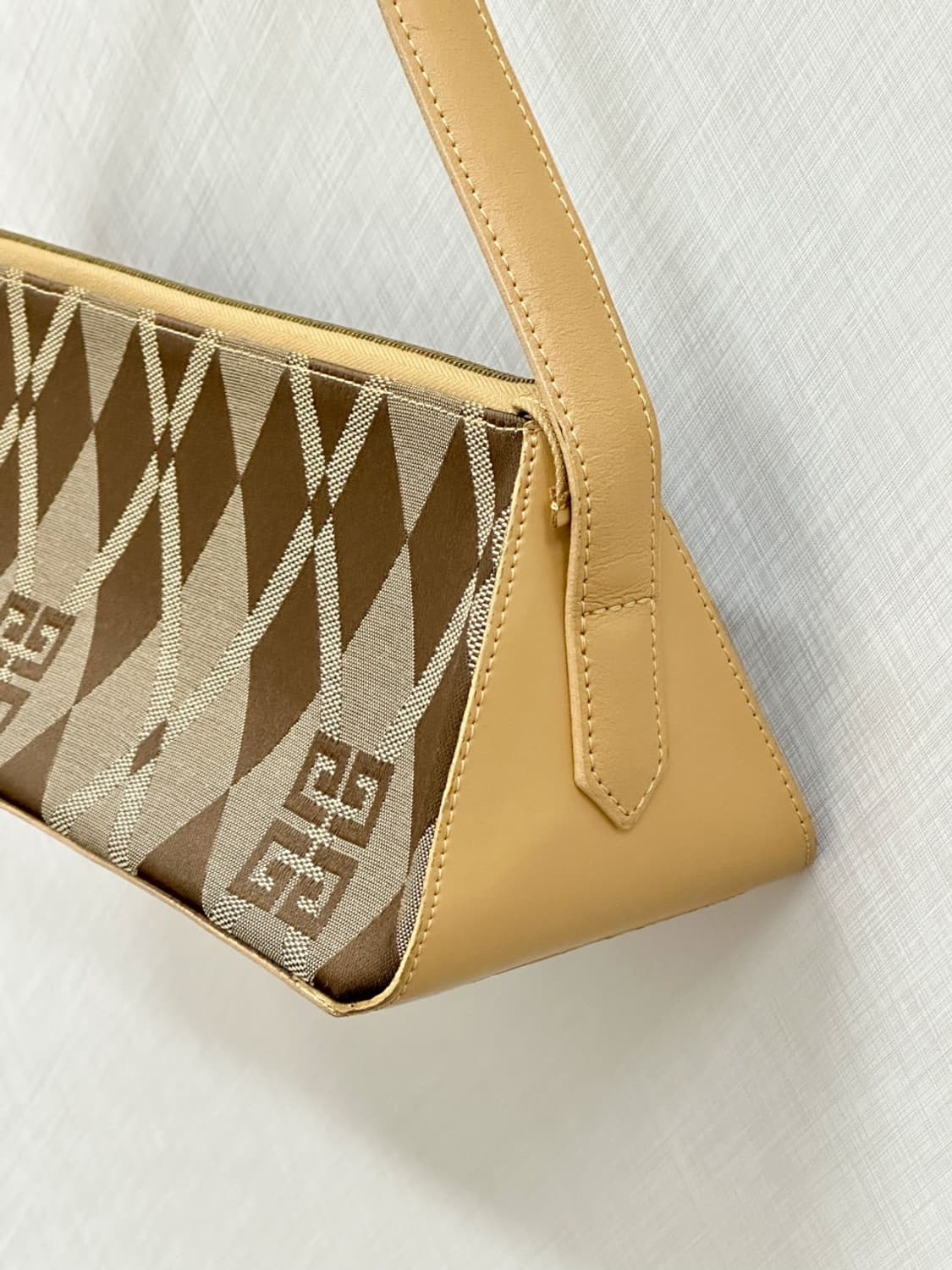 givenchy / 지방시 베이지 로고 숄더백  상품이미지4