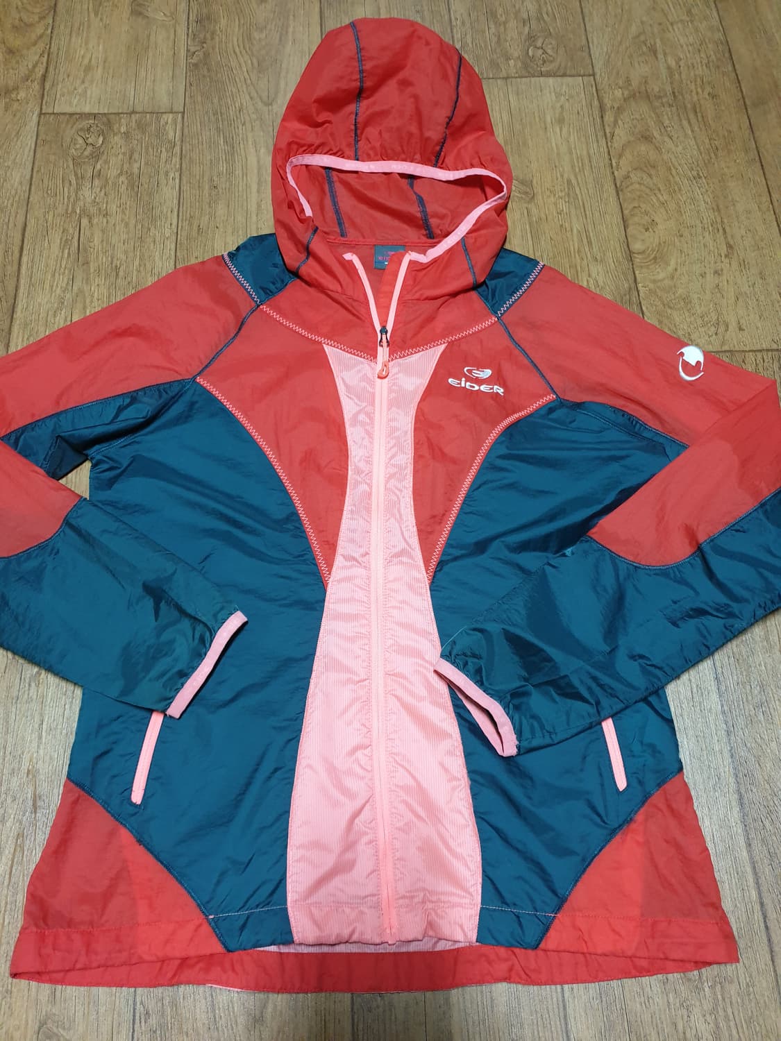 1062 아이더 아웃도어 바람막이 90~95 사이즈입니다 상품이미지2