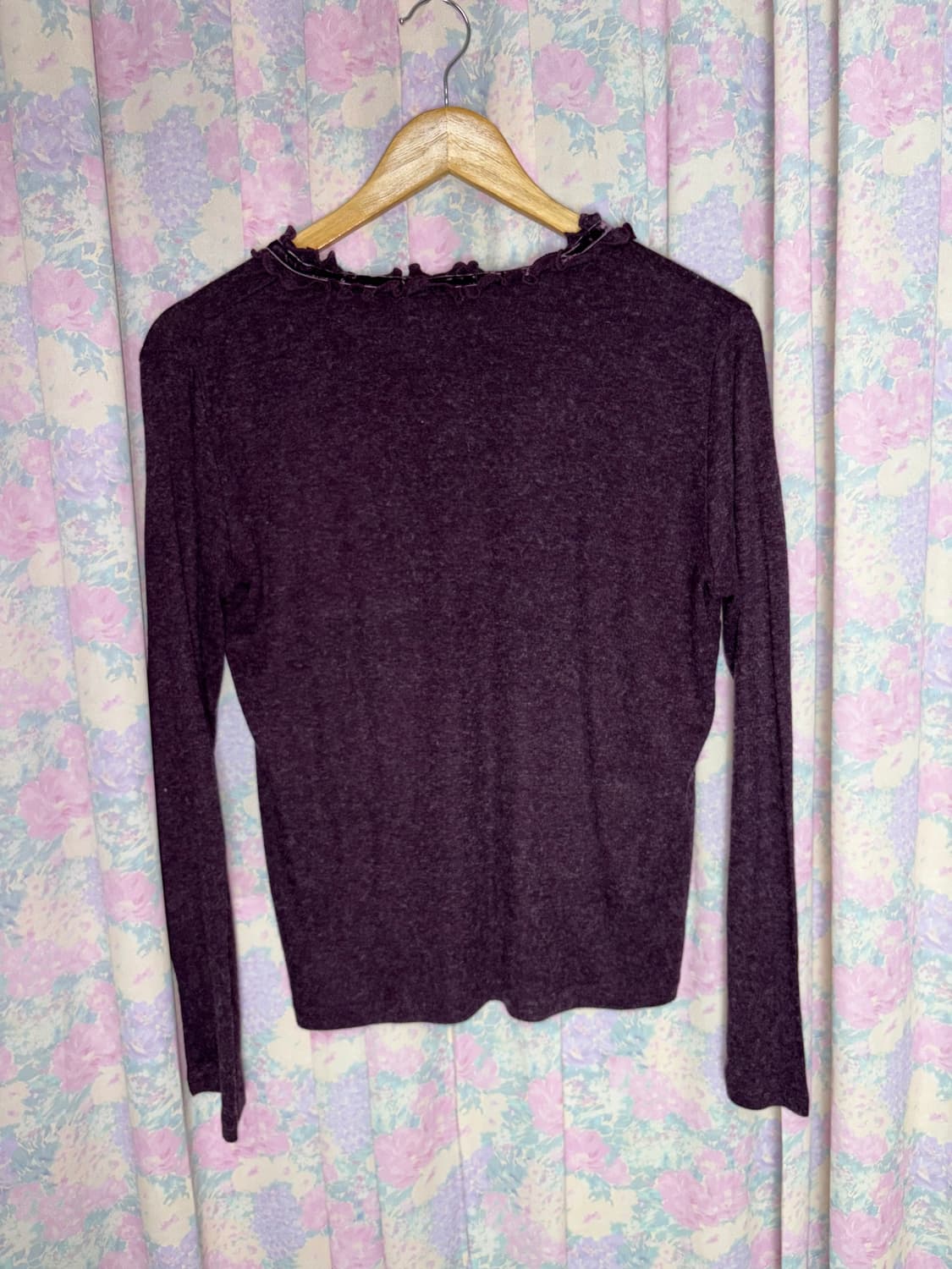 자주 프릴 넥라인 티셔츠 상품이미지9