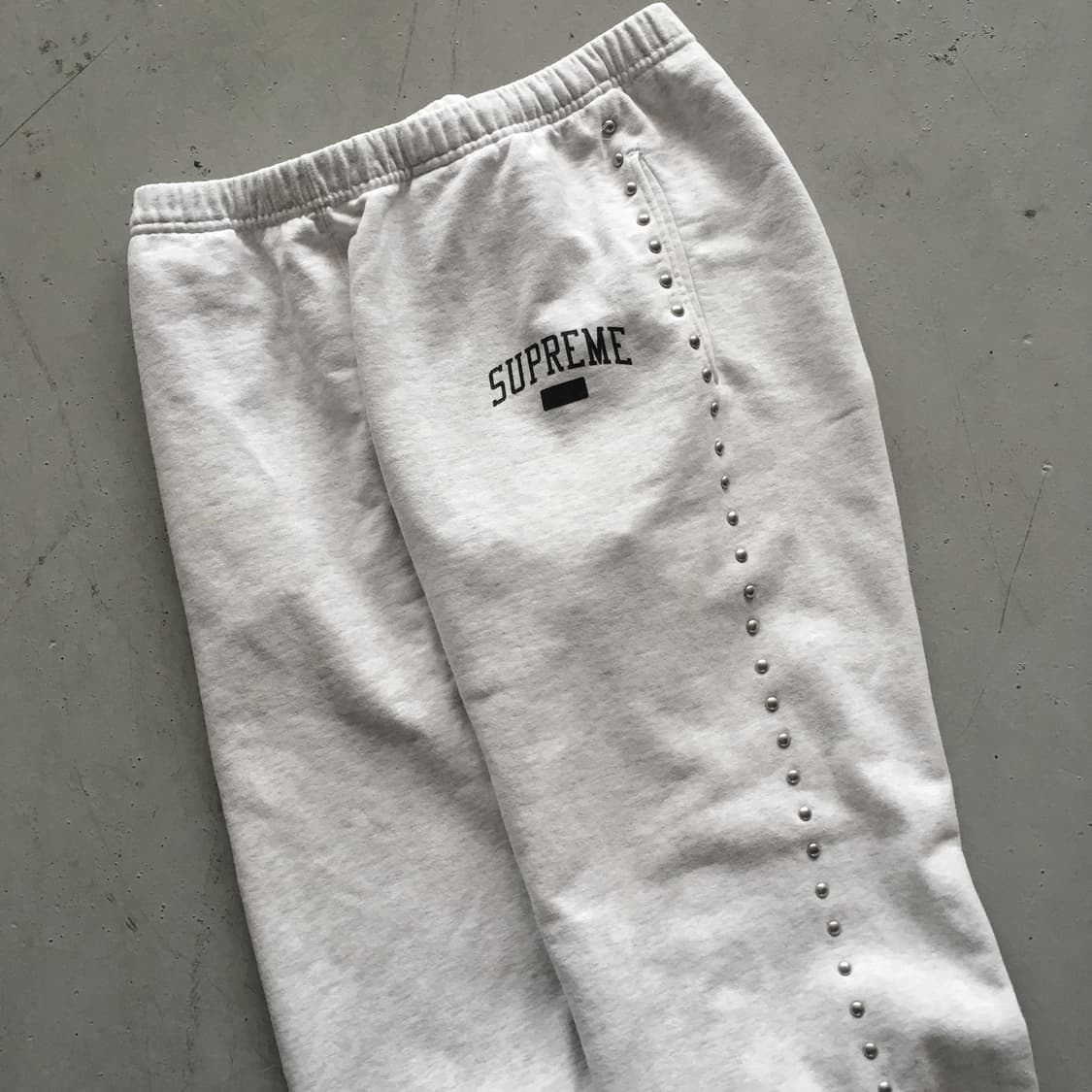 2018FW  Supreme Studded Sweat Pants 상품이미지2